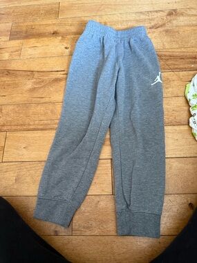 Jordan Kids Gray Fleece Joggers with White Jumpman